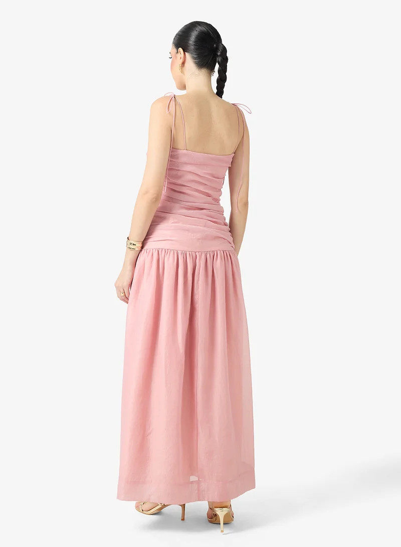 جاست مي فستان ماكسي بياقة باندو وتفاصيل مكشكشة